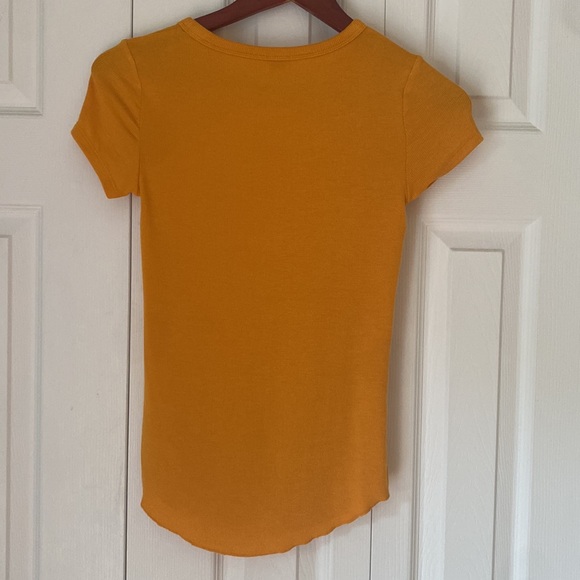 Mustard yellow, Wilfred t-shirt - Picture 3 of 3